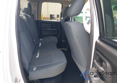 2019 Ram 1500 Classic Tradesman 4X4 6'4 Box z USA, uszkodzony, nr VIN 1C6RR7FT7KS725455